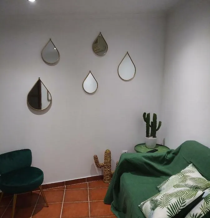 Watching Ciro Apartment-1